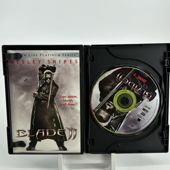 Blade 2. Wesley Snipes. Guillermo Del Toro. Ron Perlman. - Picture 4 of 5